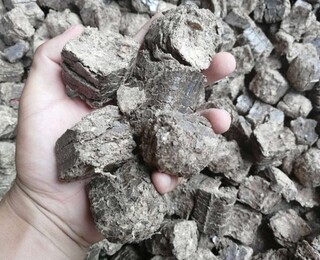 山東煙臺(tái)生物質(zhì)秸稈壓塊燃料 綠色能源的可持續(xù)發(fā)展之路